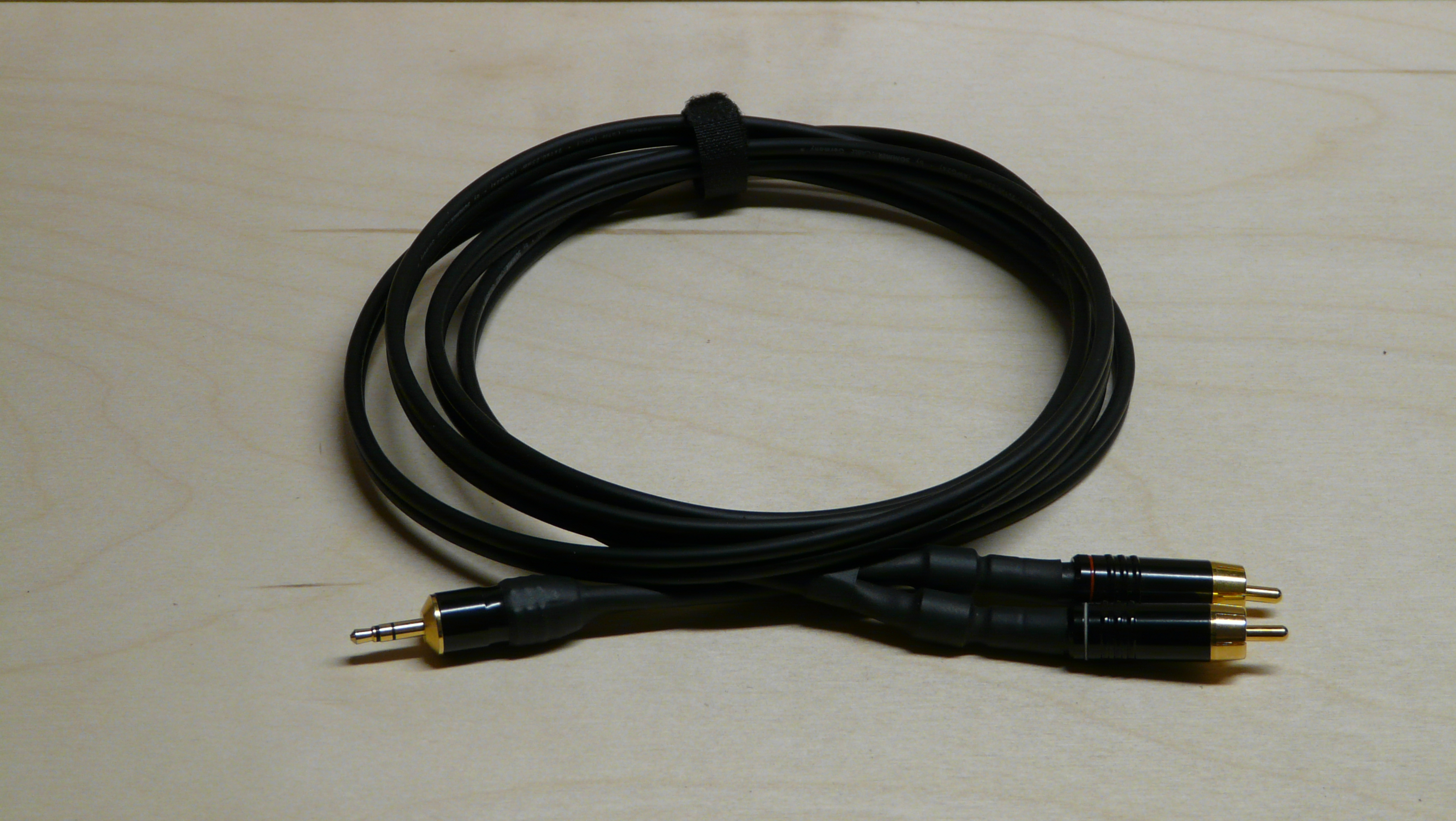 thumbnail interactive-video image 1 of 3.5mm Jack To Twin RCA Phono Audio Cable – Gold Plated, 0.5m To 20m (Choose Length) 1 of 5
