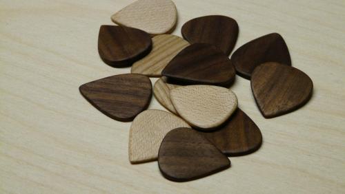 handmade tonewood plectrums